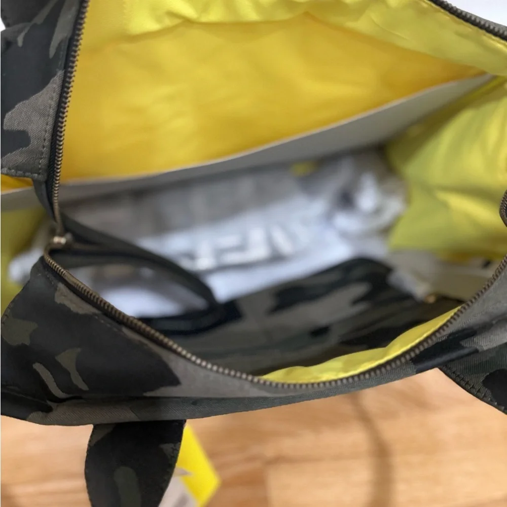 NWT Marc Jacobs large camo tote bag - Picture 6 of 10